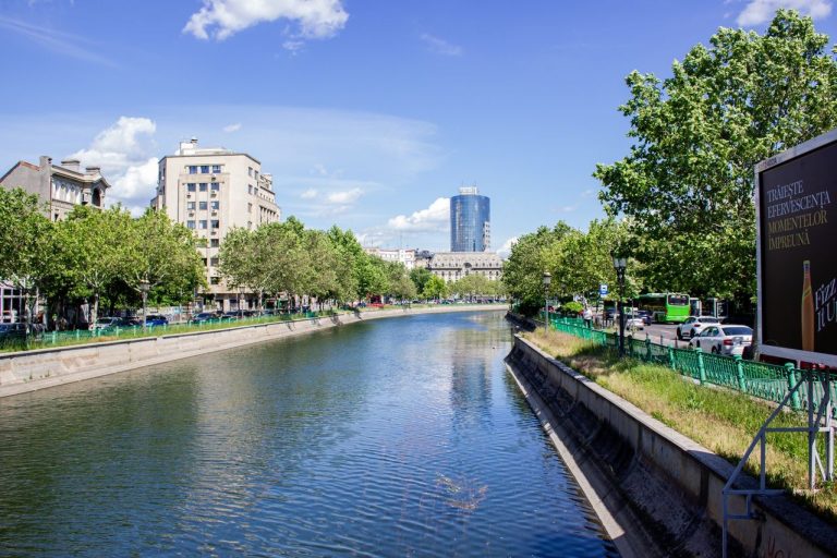 Bucureștiul face un pas istoric în turism: Primarul General Ciprian Ciucu propune ca mediul privat să conducă Organizația de Management al Destinației Canalul Dâmbovița din centrul Bucureștiului, cu clădiri istorice și panoramă urbană
